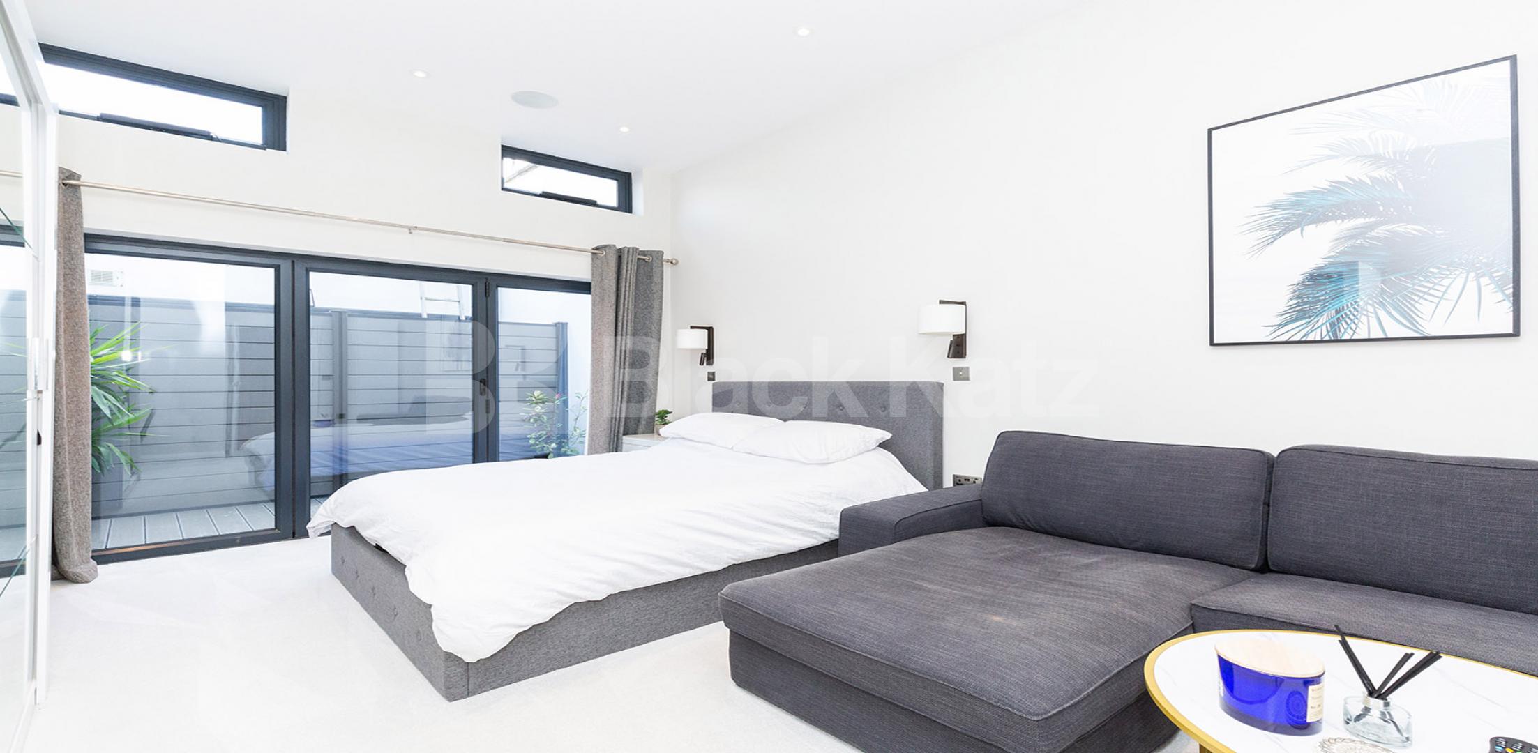 			 **Includes Water and Electricity**, Studio Apartment, 1 bath, 1 reception Apartment			 Hornsey Road, HOLLOWAY / FINSBURY PARK N7